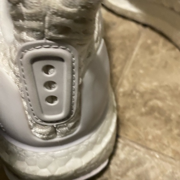 Adidas white shoes size 9 - Picture 7 of 10